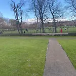 Spacious One Bed Quartermile Apartment With Breathtaking Park Views - V Central