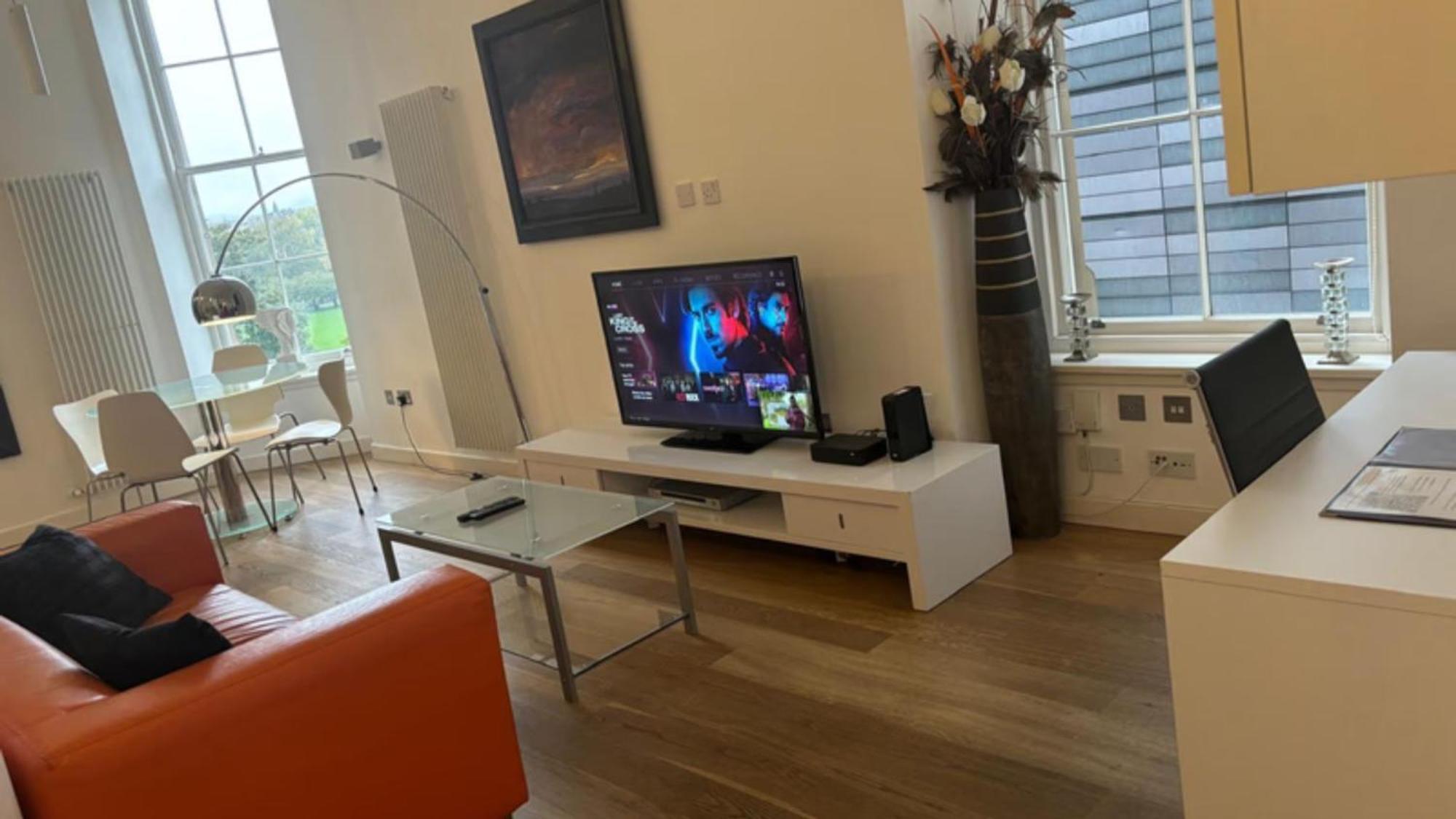 Spacious One Bed Quartermile With Breathtaking Park Views - V * Edinburgh
