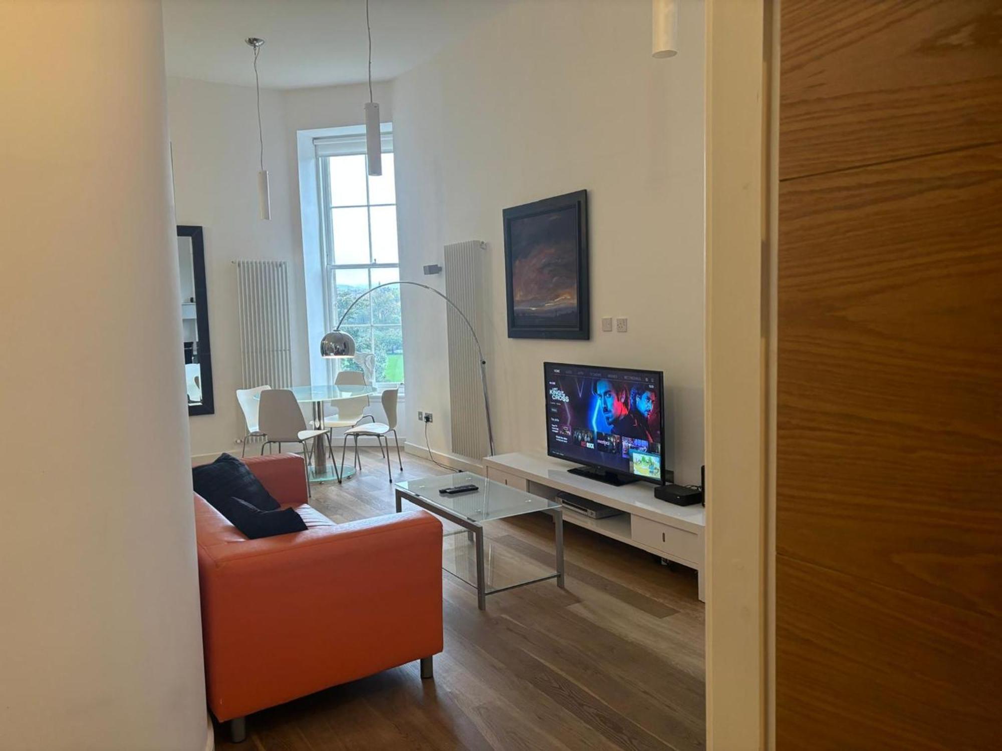 Spacious One Bed Quartermile With Breathtaking Park Views - V Apartment Edinburgh