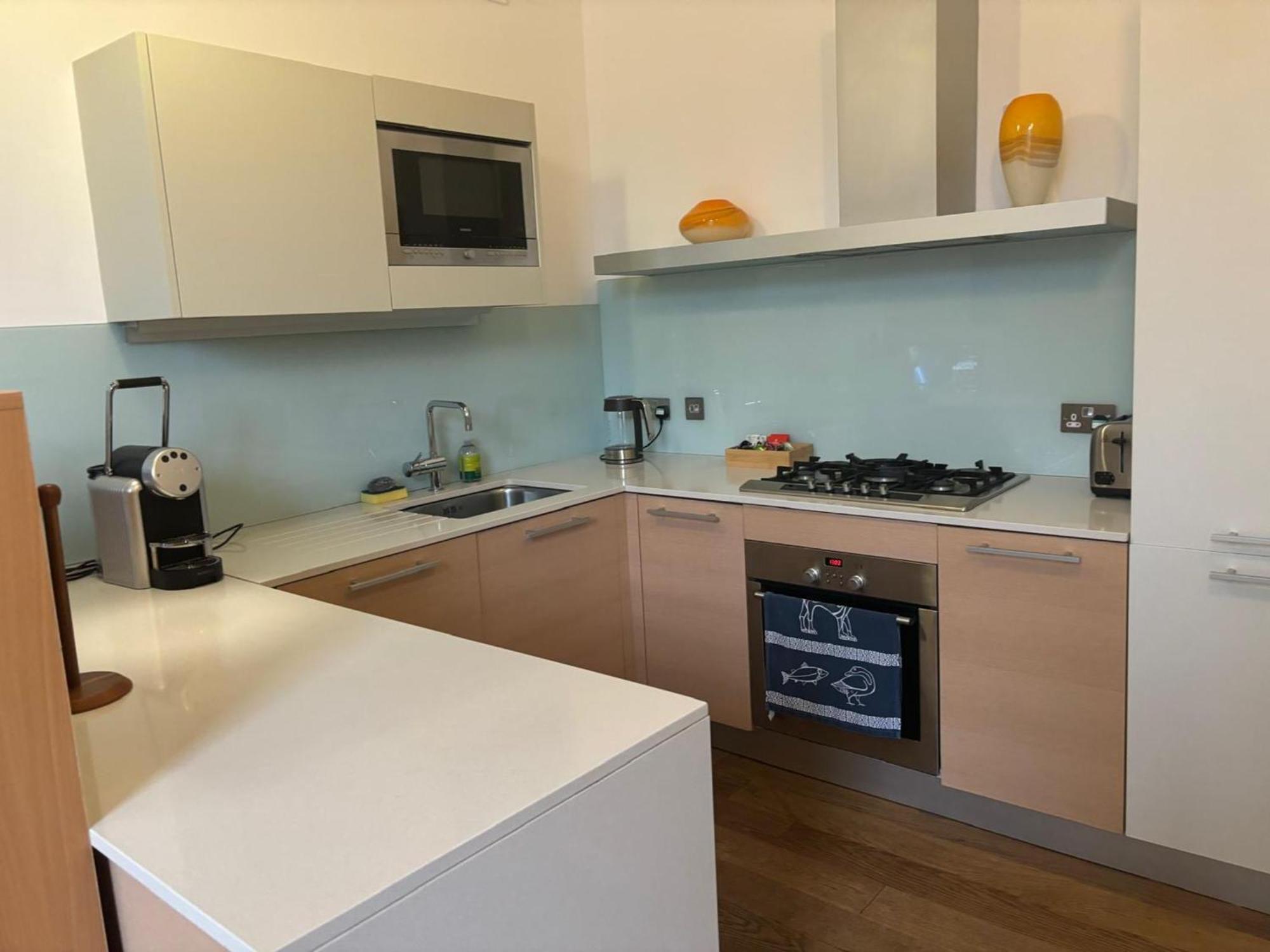 Spacious One Bed Quartermile With Breathtaking Park Views - V *